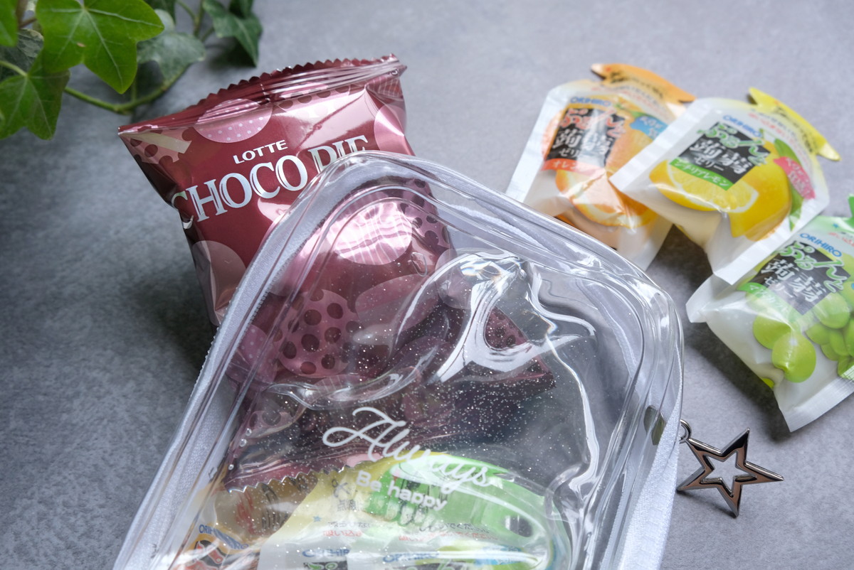 ❻4860②キャンドゥ・保冷剤入りポーチチャーム縦型
