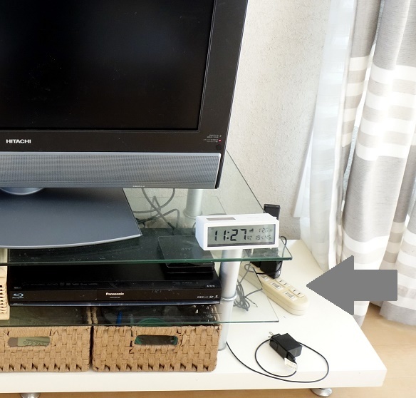 リビング･テレビ台コード整理③