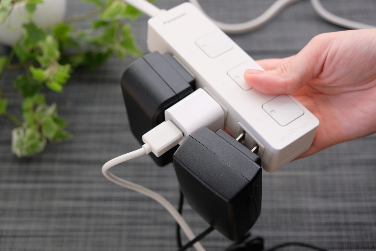 ❶7798ダイソー・回転式電源タップ