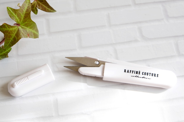 ダイソー・RAFFINE COUTURE手芸用はさみ（ラフィネクチュール、ケース付）①
