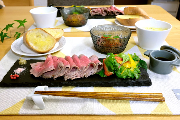 ジュビリーロンドン(Jubilee London)・ランチョンマット・イエロー・フェザー・料理・ローストビーフ②