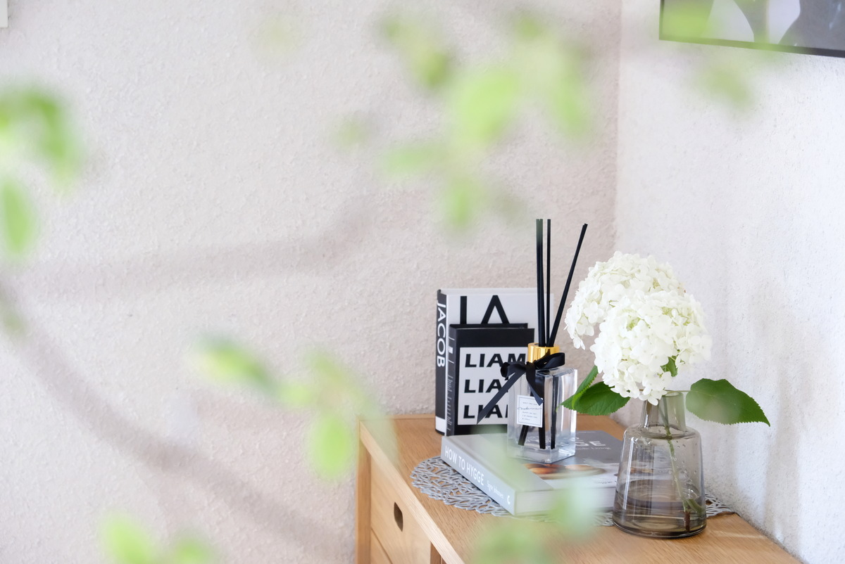 ダイソー・ディフューザー（GT、リフレッシュ）・ダイニング・無印・スタッキングシェルフ上①