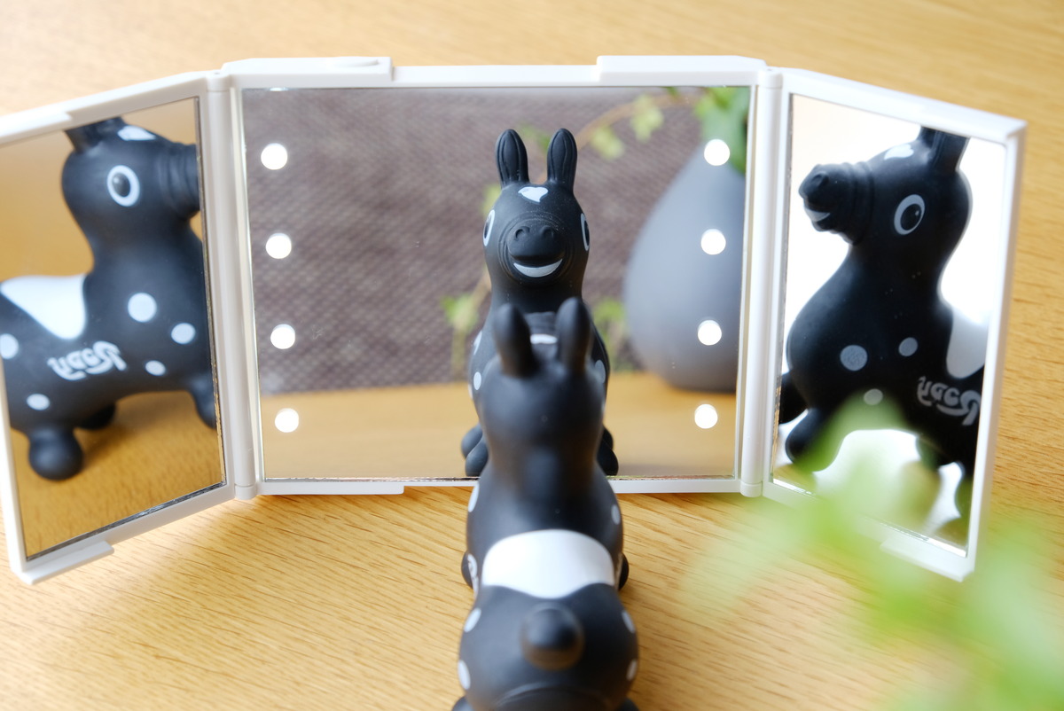 ダイソー・LED付コンパクト三面鏡・女優ミラー⑤