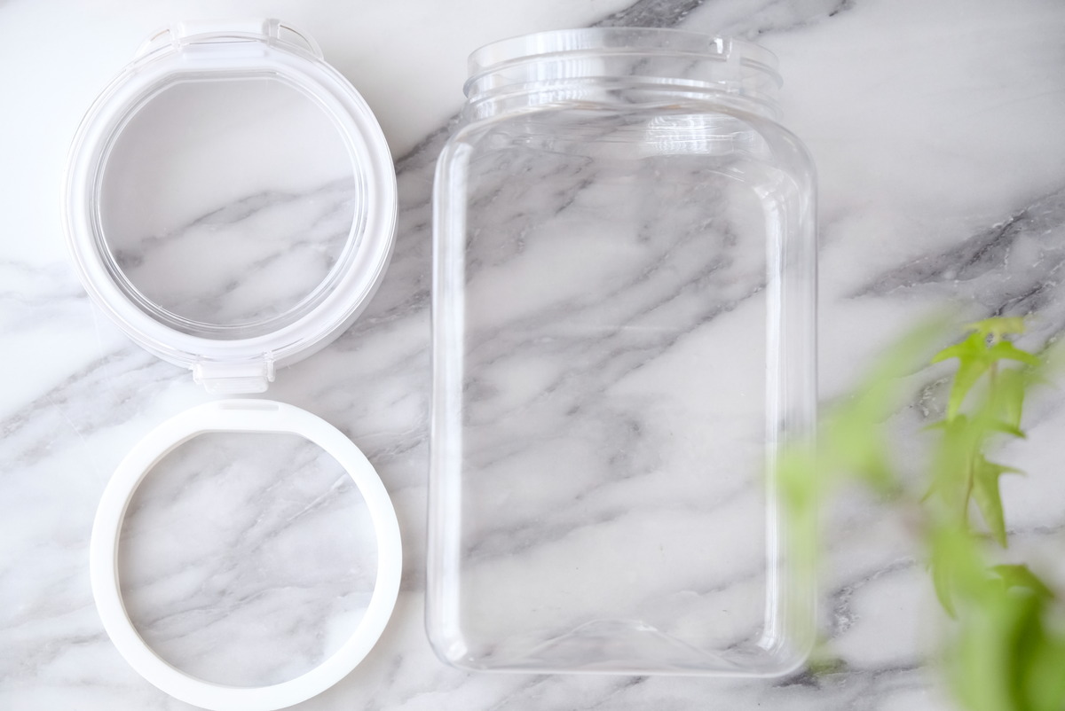 ダイソー・ワンプッシュで開閉できる保存容器1.4L⑤