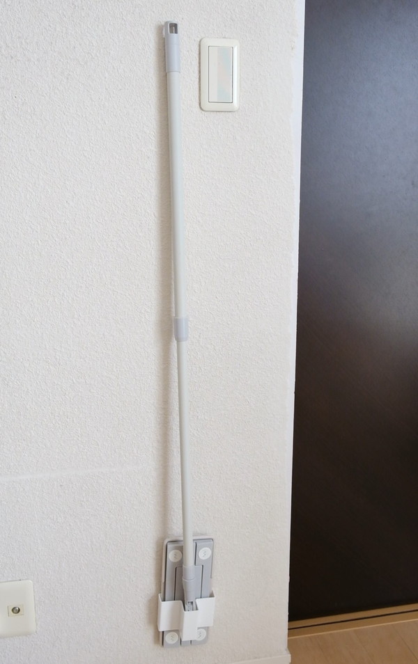 ❽セリア・ピン式フローリングワイパーホルダー②