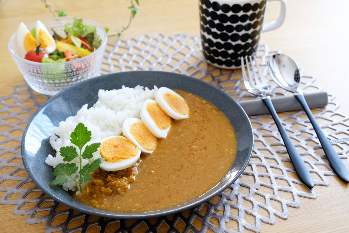 イッタラ・ティーマ・21cmプレート・ドッテドグレー・無印・糖質10g以下・キーマカレー・卵①