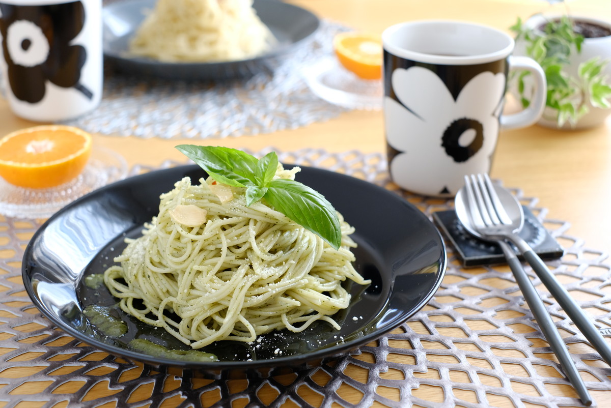 ダイソー・電子レンジ調理器(パスタ、大容量)・カルディ・ジェノベーゼ・ティーマ・ブラック・プレート①