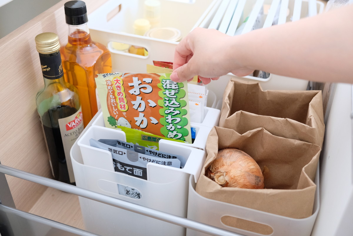 ❿6142セリア・パウチストッカースリム・食器棚