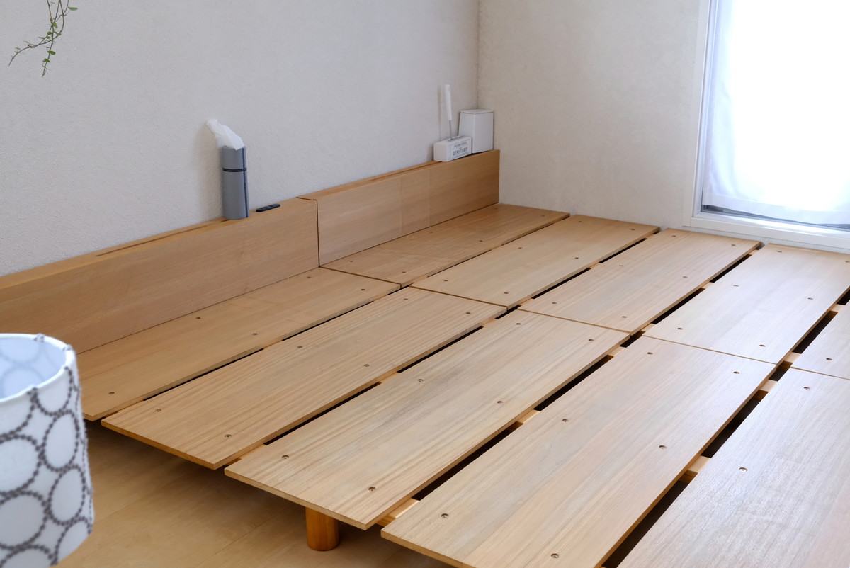 カビホワイト・ベッド・寝室全体①