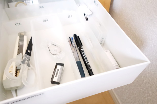 文房具収納・ダイソー・モノトーン・MONO消しゴム①