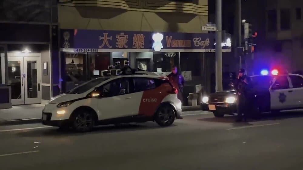 無人運転 自動運転 警察 アメリカ