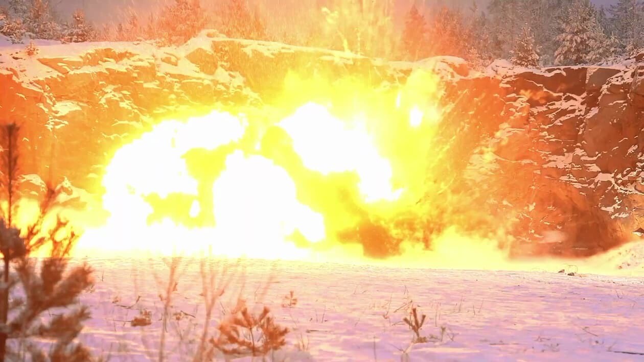 テスラ ダイナマイト 爆破 イーロン・マスク フィンランド