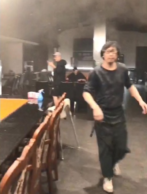 台湾 ステーキ 火災