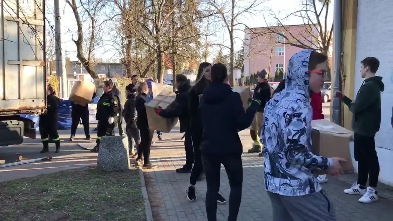 アヘ顔 ウクライナ ポーランド