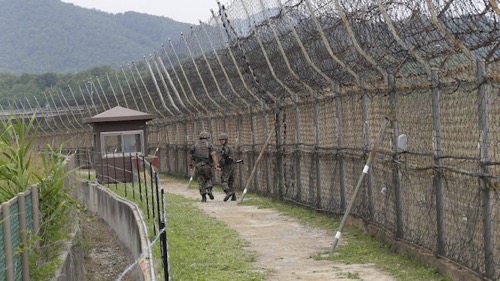 北朝鮮　脱北　フェンス　高跳び　韓国　軍事境界線　DMZ