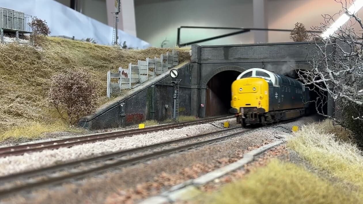 サイモン・ジョージ イギリス 鉄オタ 鉄道模型