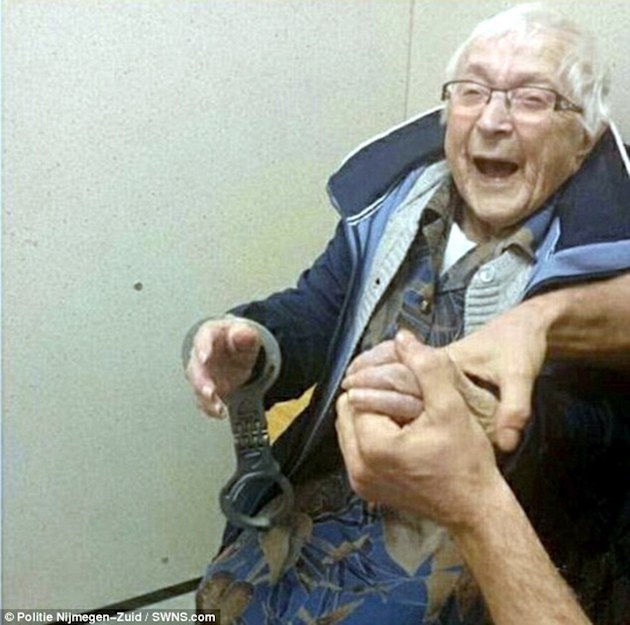 御年99歳のおばあちゃんが逮捕に関連した画像-03