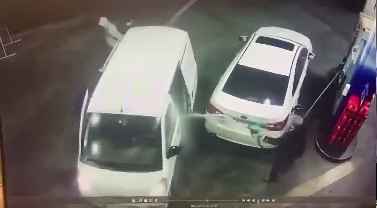 ガソリンスタンド 強盗