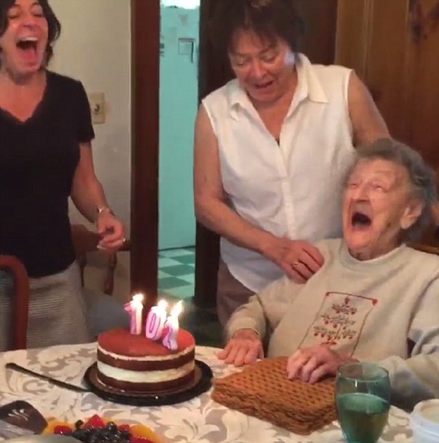 102歳の誕生日に関連した画像-04