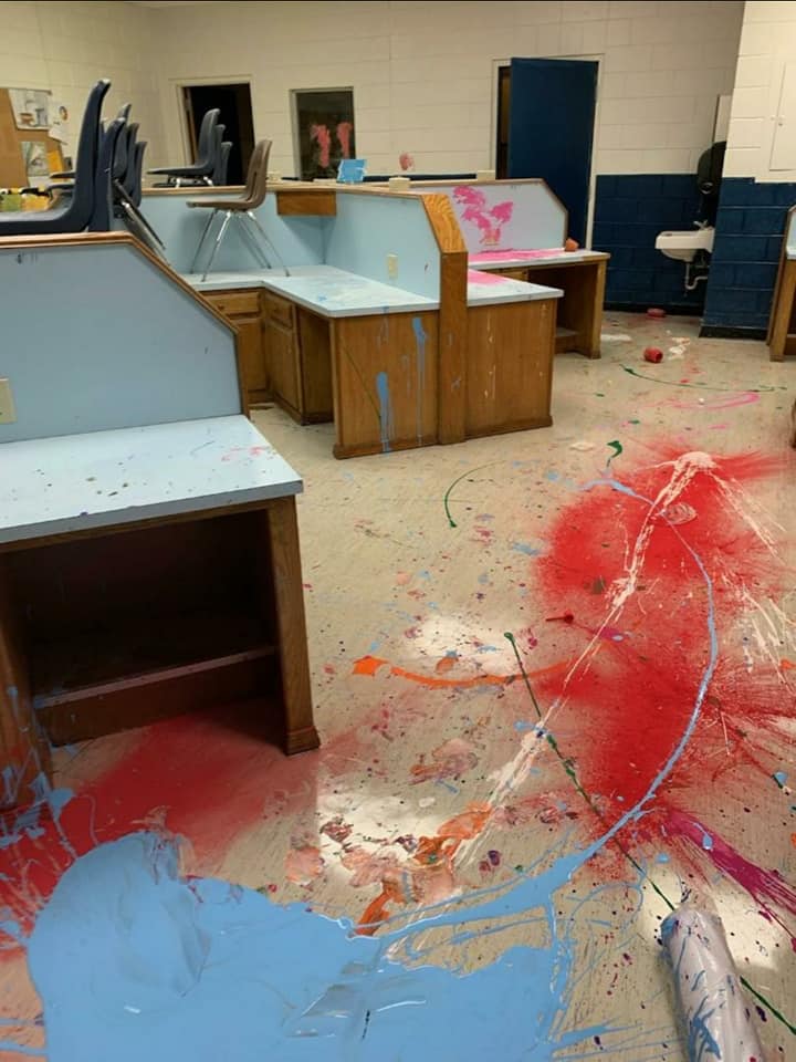 アメリカ 中学校 侵入に関連した画像-03
