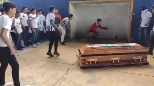 メキシコ サッカー 葬式に関連した画像-04