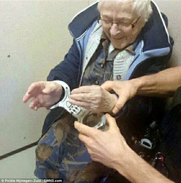 御年99歳のおばあちゃんが逮捕に関連した画像-02