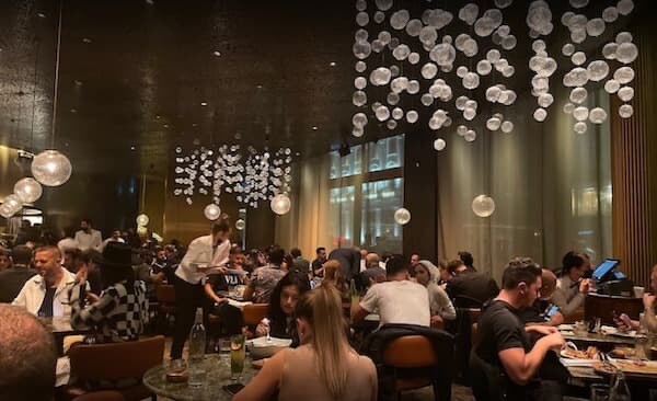 セクシーな塩振りで一世風靡の 塩振りおじさん がステーキ屋を出店 価格設定がヤバすぎると話題にｗｗｗｗｗ ユルクヤル 外国人から見た世界