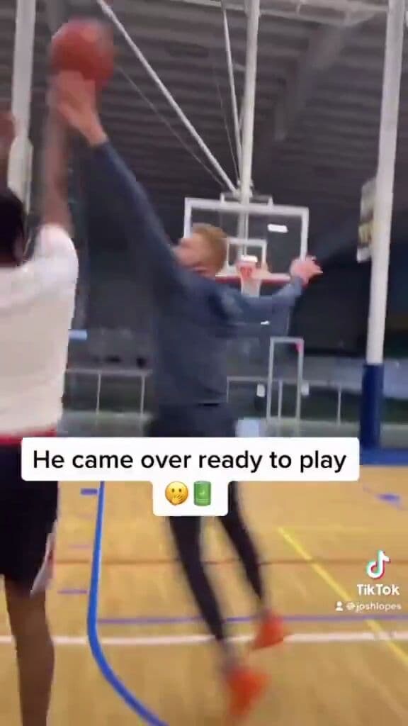 ブライアン・スカラブリニ NBA バスケットボール アメリカ