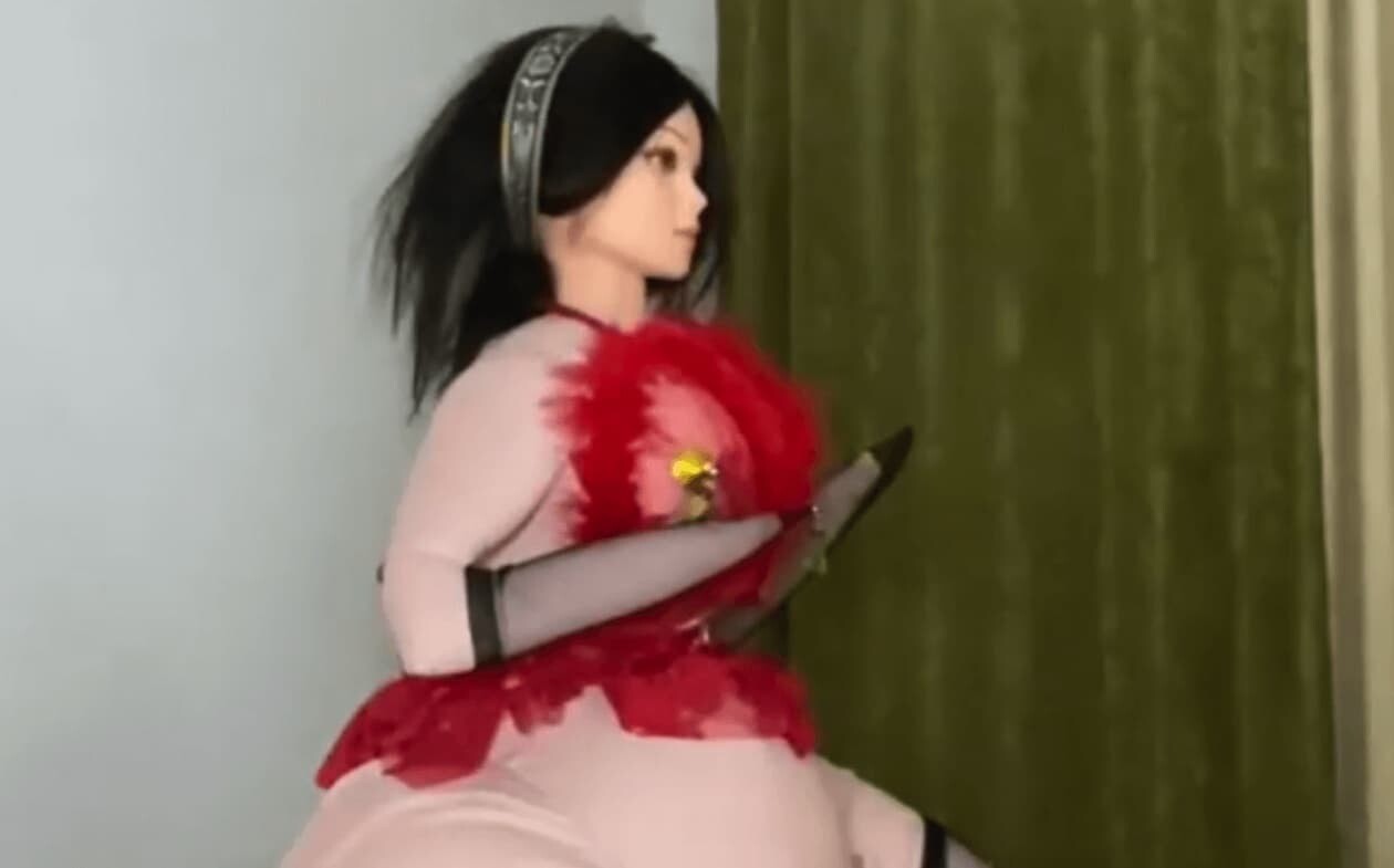 ユーリ・トロチコ ボディービルダー ラブドール 離婚 カザフスタン