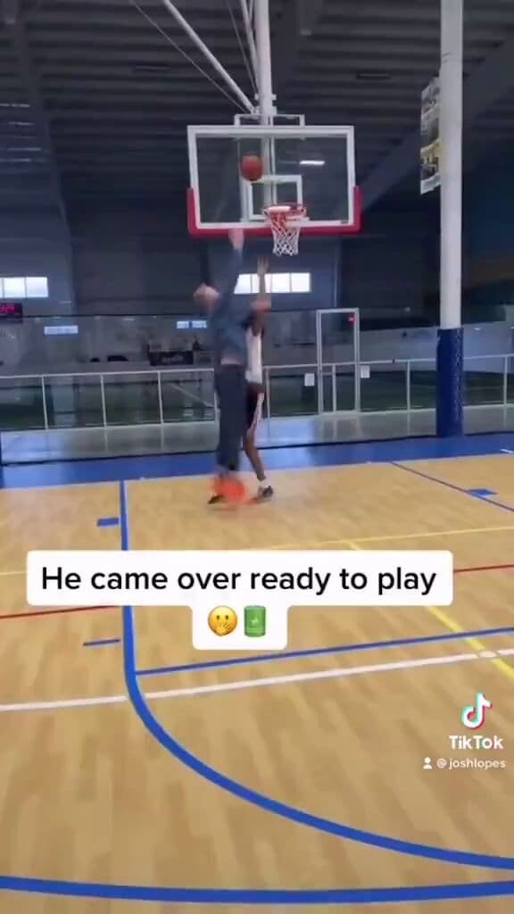 ブライアン・スカラブリニ NBA バスケットボール アメリカ