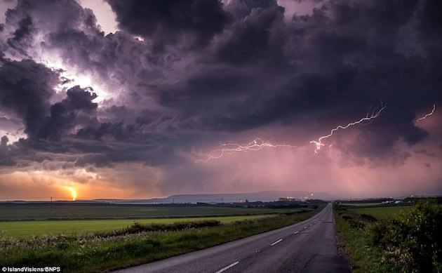 あらゆる雷雨の母(Mother of all thunderstorms)に関連した画像-07