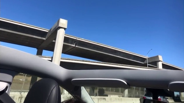 テスラ モデルY 屋根 アメリカ