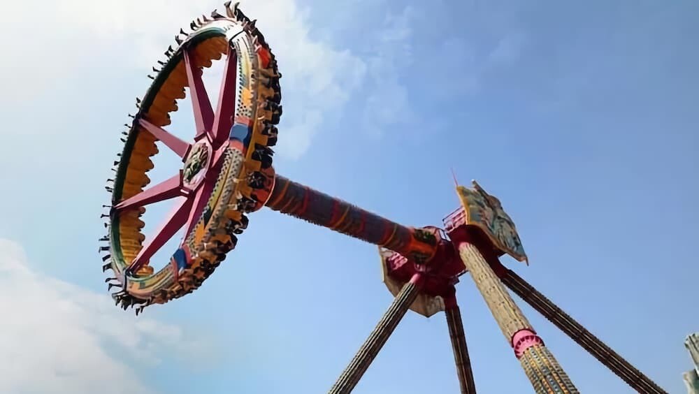 トルコ 遊園地 絶叫マシン 事故