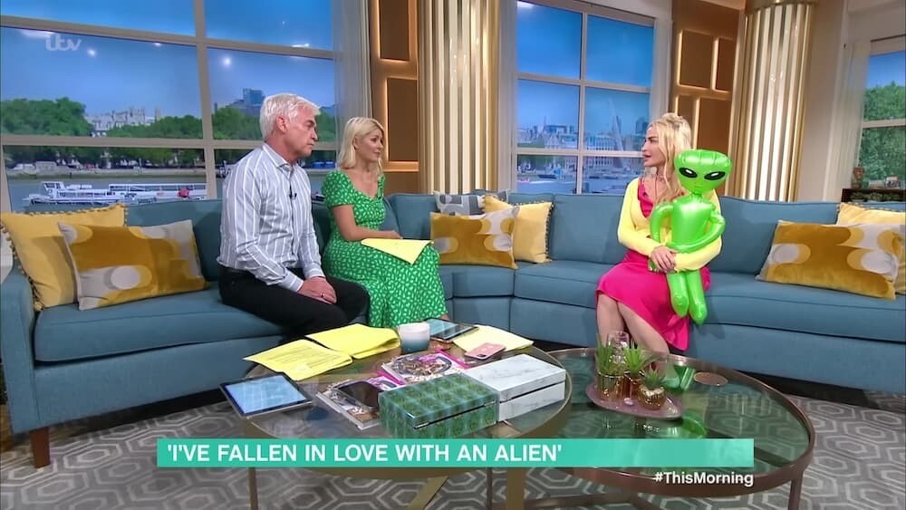 イギリス 宇宙人 エイリアン アビー・ベラ エマヌエラ・ローズ