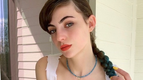 ルナ・ベンナ Tinder マッチングアプリ アメリカ