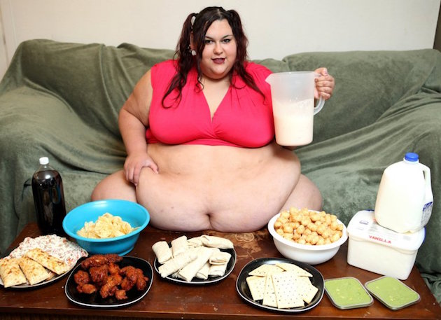 アカン】男性に食事を流し込んでもらって生計を立てる体重320kgの超肥満モデルが登場！将来の夢は「太りすぎて動けなくなること」 : ユルクヤル、外国人から見た世界