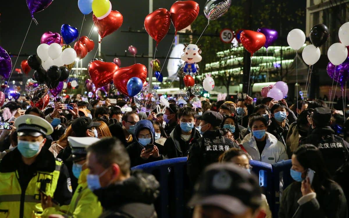 武漢　中国　新年　カウントダウン