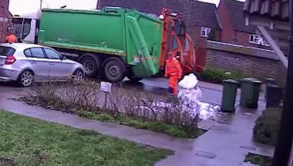 イギリス 雪だるま 解雇