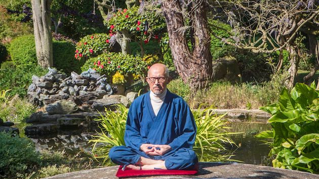 イギリス　日本庭園　僧侶　瞑想　性犯罪