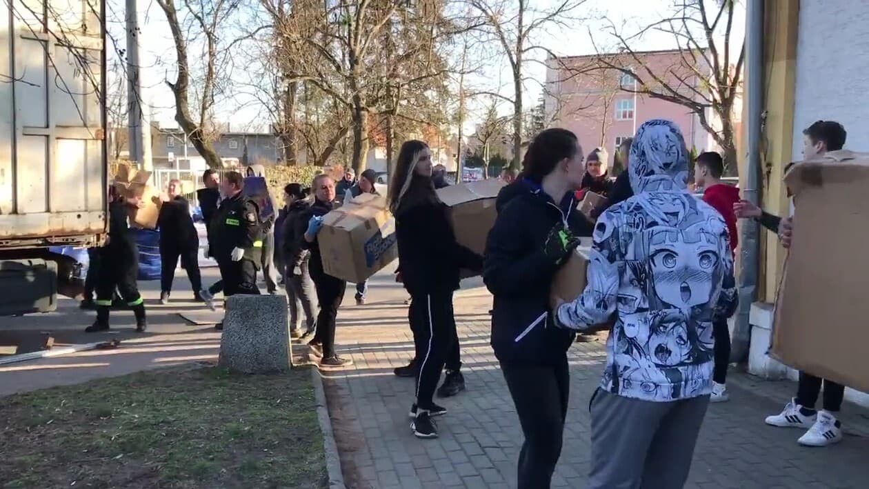 アヘ顔 ウクライナ ポーランド