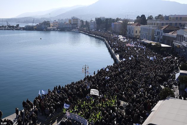 ギリシャの島々で難民の受け入れを反対する抗議デモに関連した画像-03