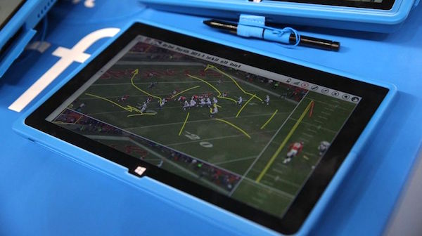 マイクロソフトのタブレット「Surface」がNFL試合中に故障に関連した画像-02