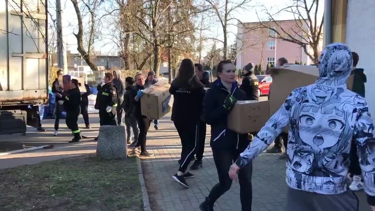 アヘ顔 ウクライナ ポーランド