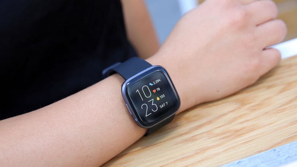 イギリス Fitbit スマートウォッチ 浮気 デート専門家