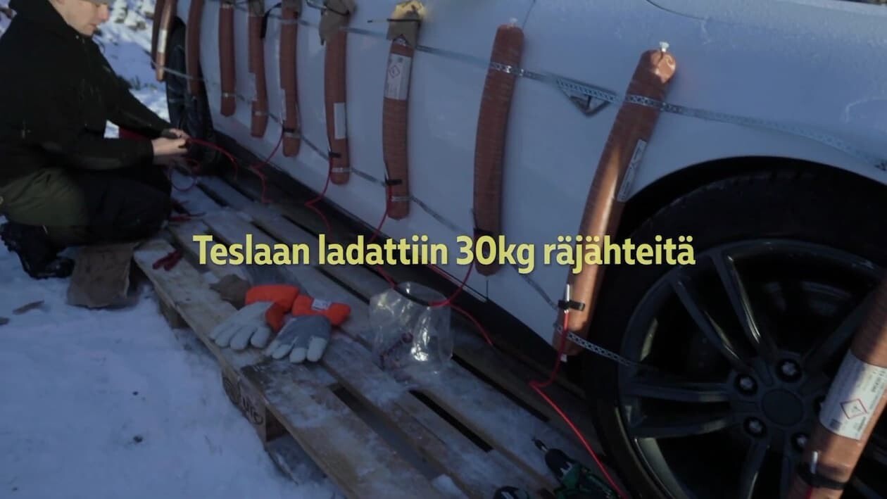 テスラ ダイナマイト 爆破 イーロン・マスク フィンランド
