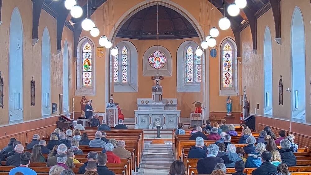 アイルランド 教会 神父 礼拝 ラップ