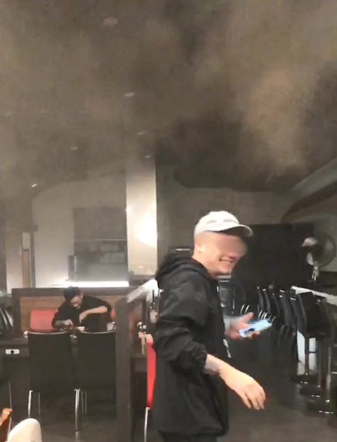 台湾 ステーキ 火災