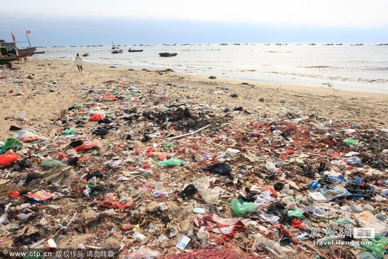 中国の海水浴場がゴミだらけで、外国人唖然に関連した画像-04
