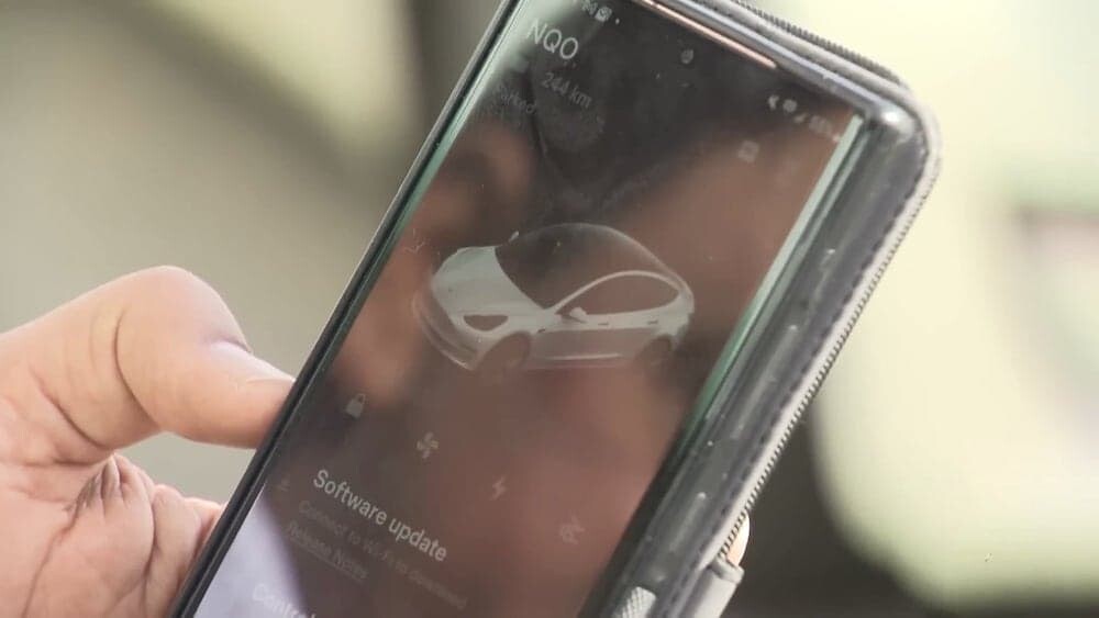 カナダ テスラ 鍵 デジタルキー スマートキー