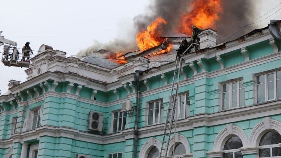 ロシア 火事 病院 手術